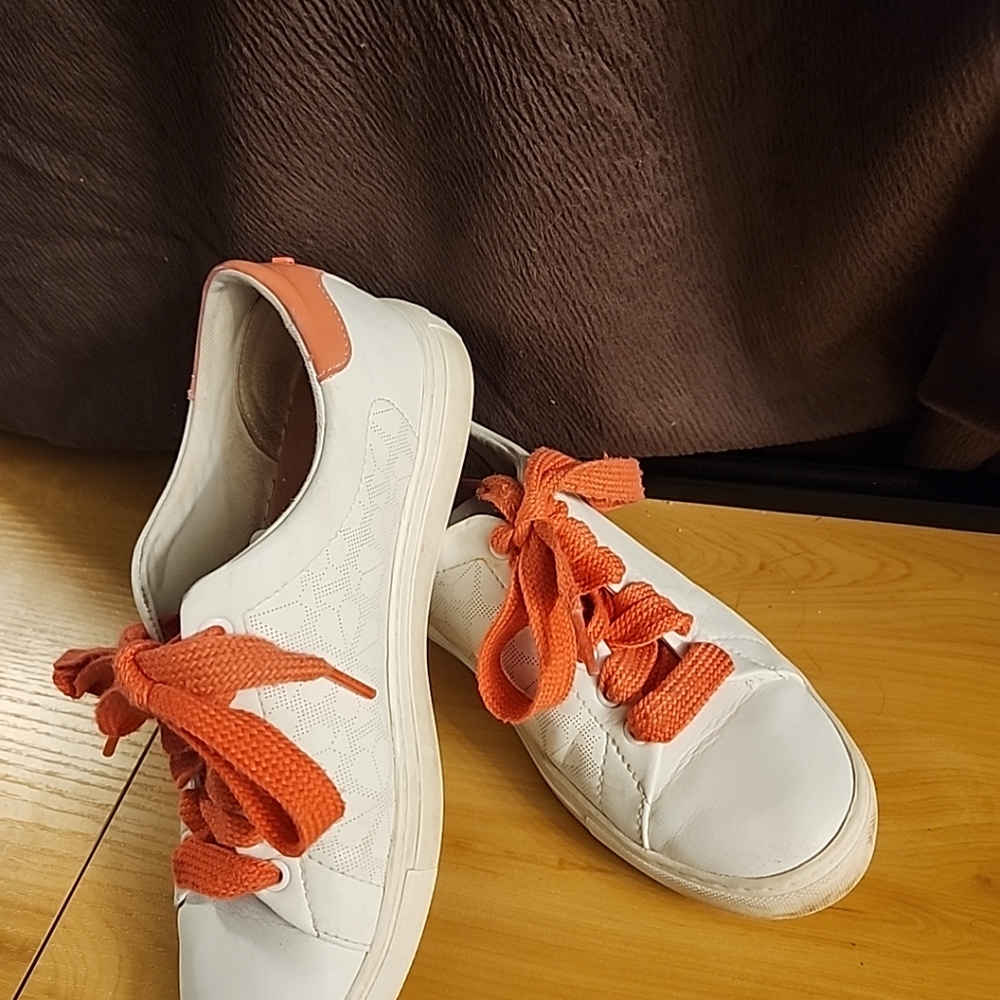 EUC Kate Spade Ladies Size 5.5 White & Coral Leather Casual Sneakers